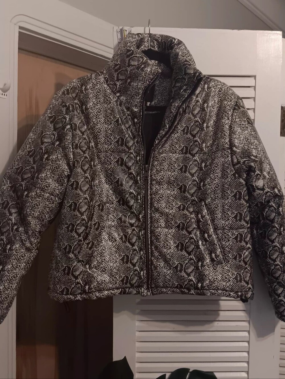 Forever 21 Snake-Print Puffer Jacket - Black & White